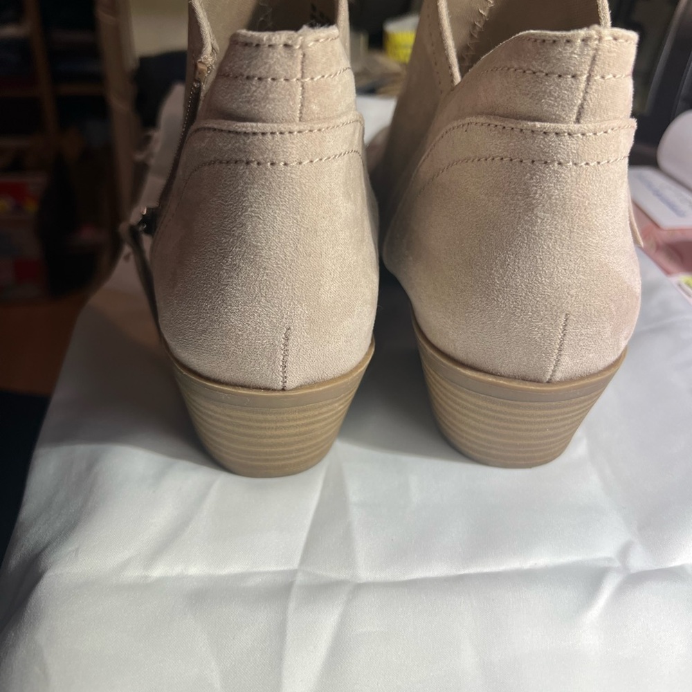 Women's Cream Ankle Boots - Picture 3 of 7
